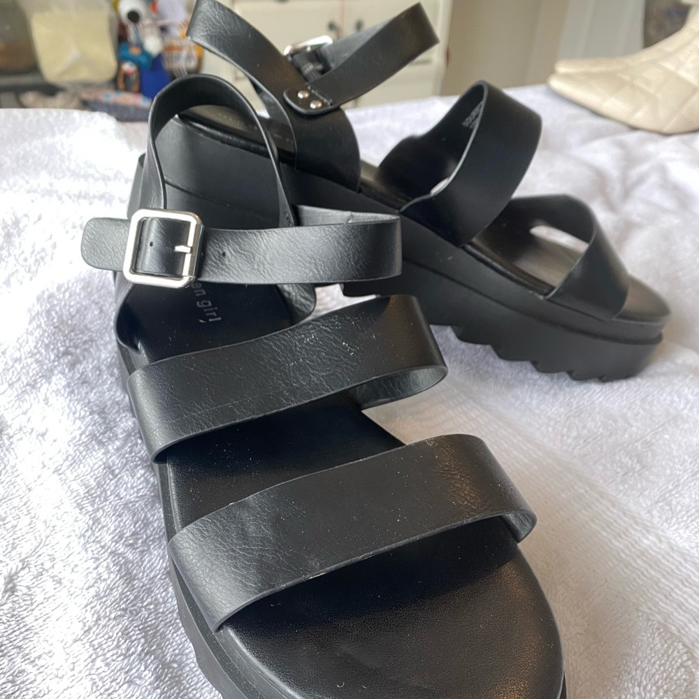 Platform sandal - Picture 2 of 4